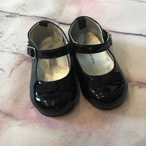 Infant Toddler black patent leather shoes size 3